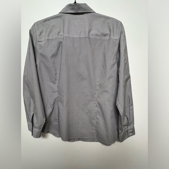 CHICO’S NO IRON  COOLMAX ALL SEASON BLOUSE. GREY PINNED STRIP. SIZE 2  (12-14) - Picture 5 of 9